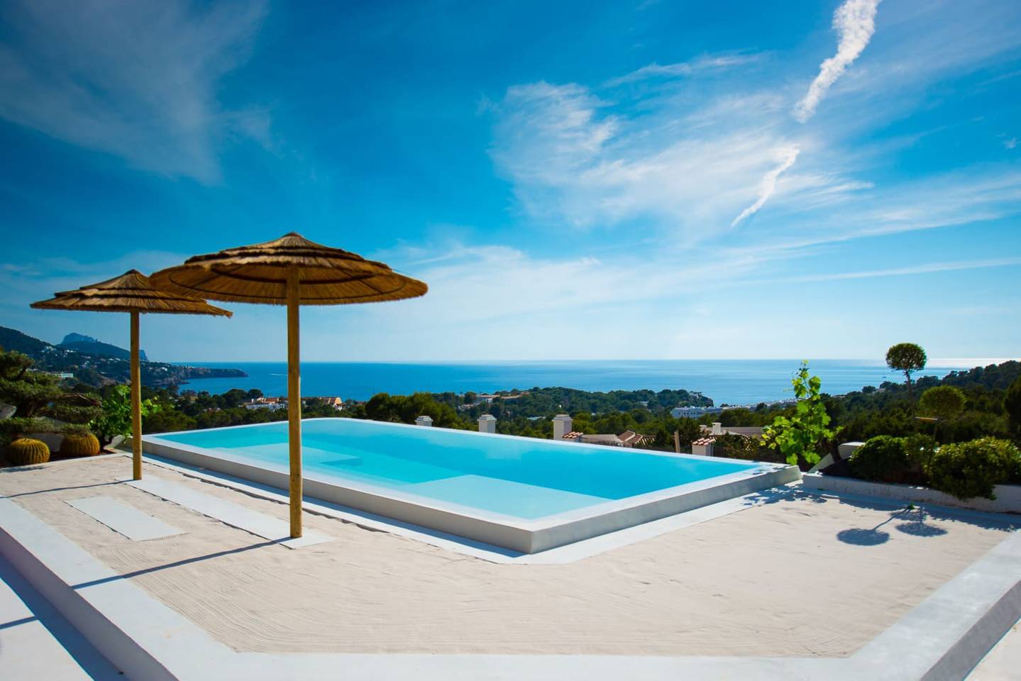 Villa of 600 m2, panoramic sea views.