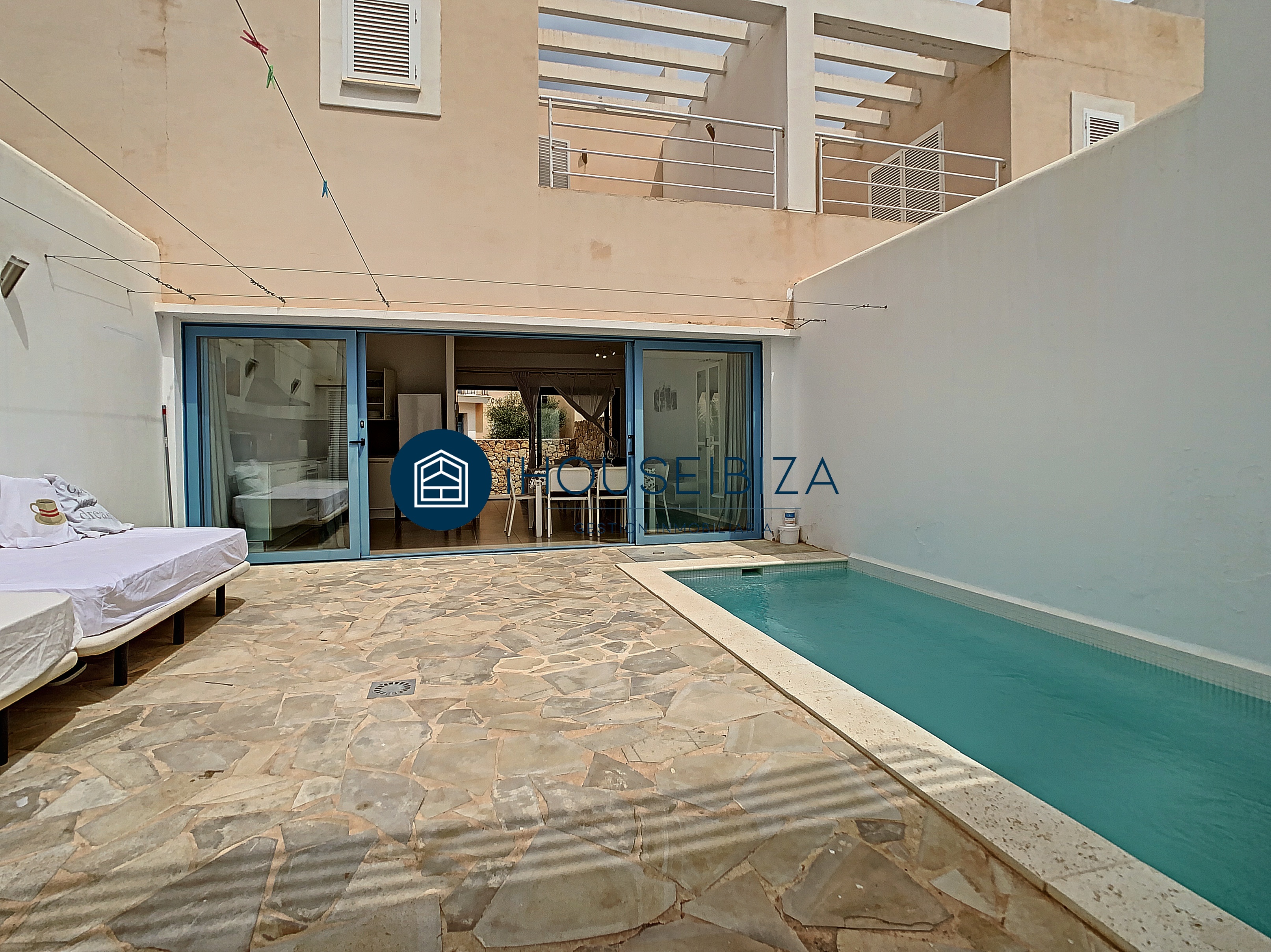 Magnifique maison à vendre avec piscine privée.