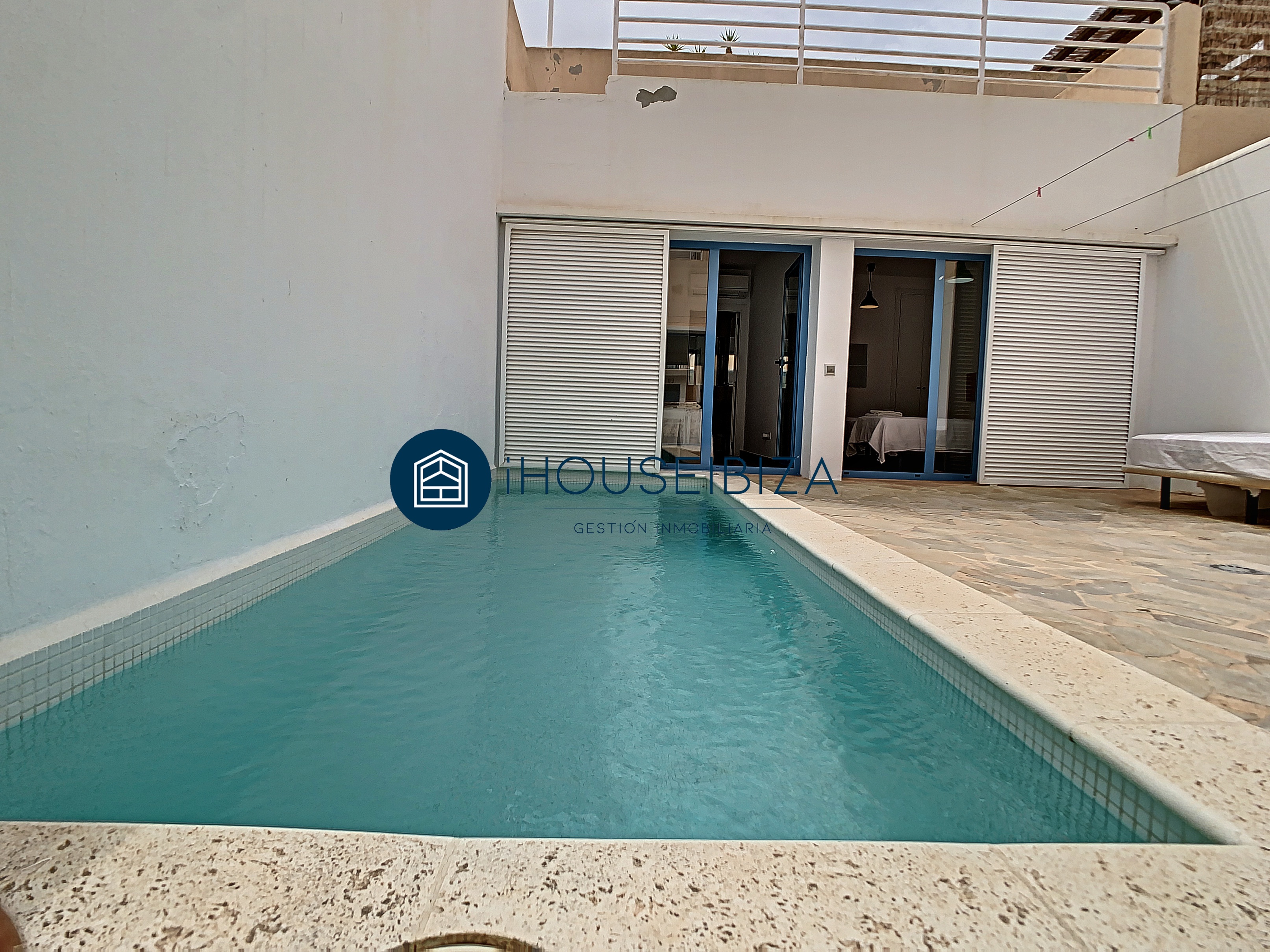 Wonderful HOUSE for SALE with PRIVATE POOL.